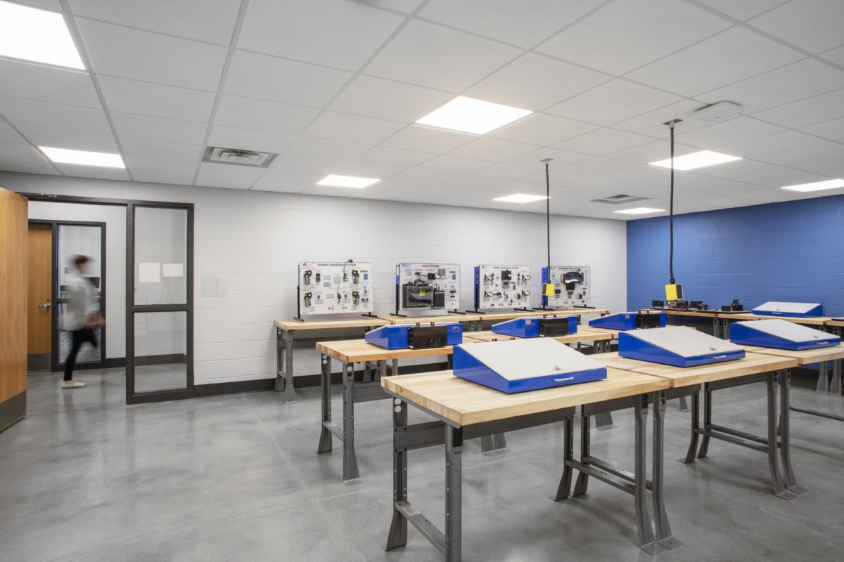 Ivy Tech 汽车技术培训中心丨美国印第安纳波利斯丨GMB Architecture + Engineering-15