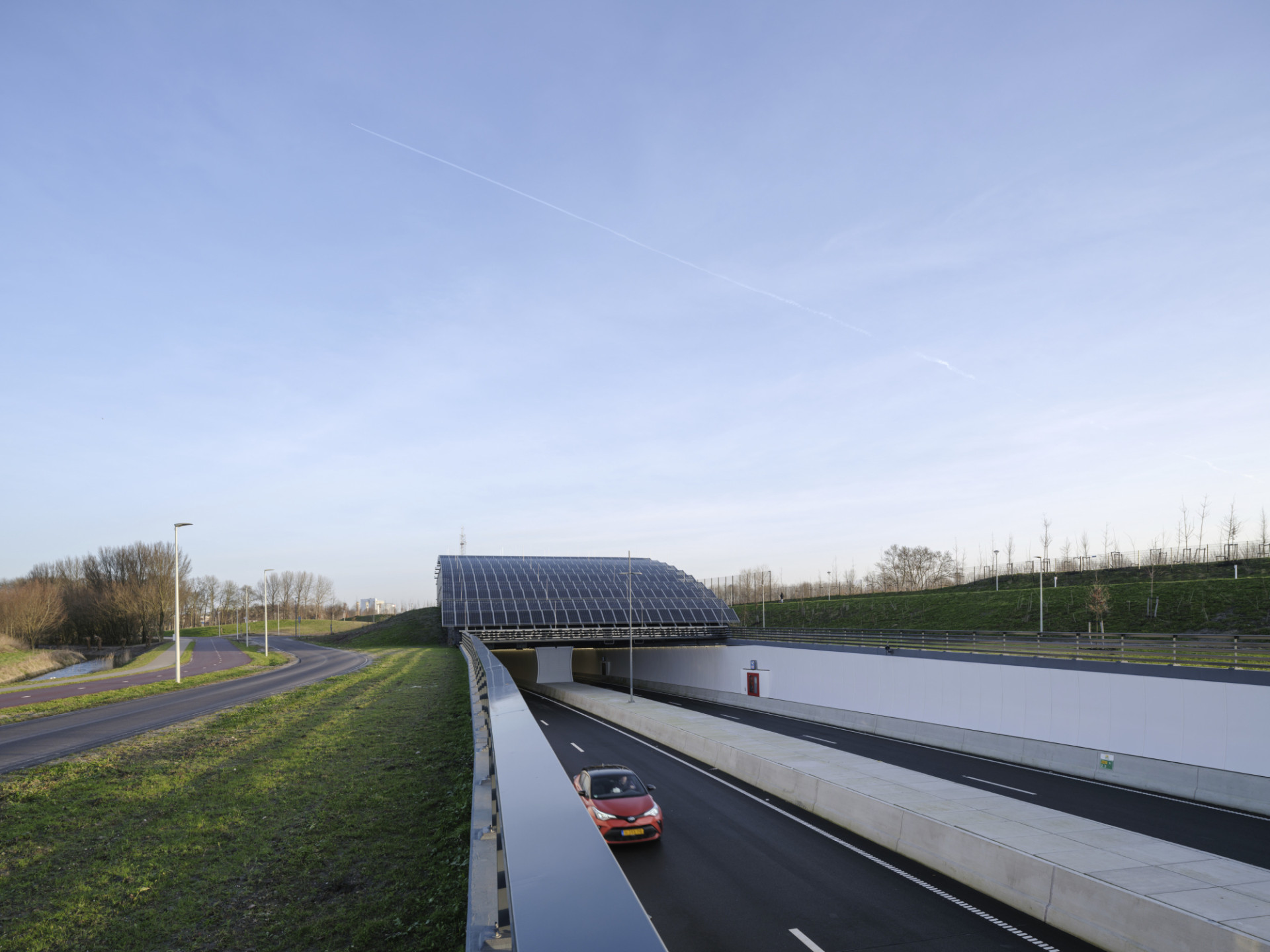 鹿特丹大道（由于此短语从字面上看结合荷兰地名鹿特丹推测是相关道路名，具体更准确名称可能需依据更详细背景信息这里按常规推导给出单一翻译） 丨荷兰海牙-7