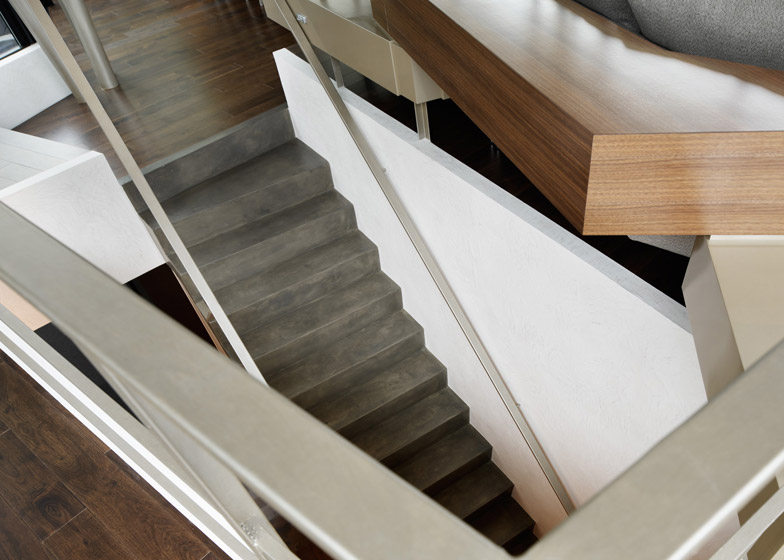 东京“黑棺材”住宅,封闭外表下的明亮空间-18