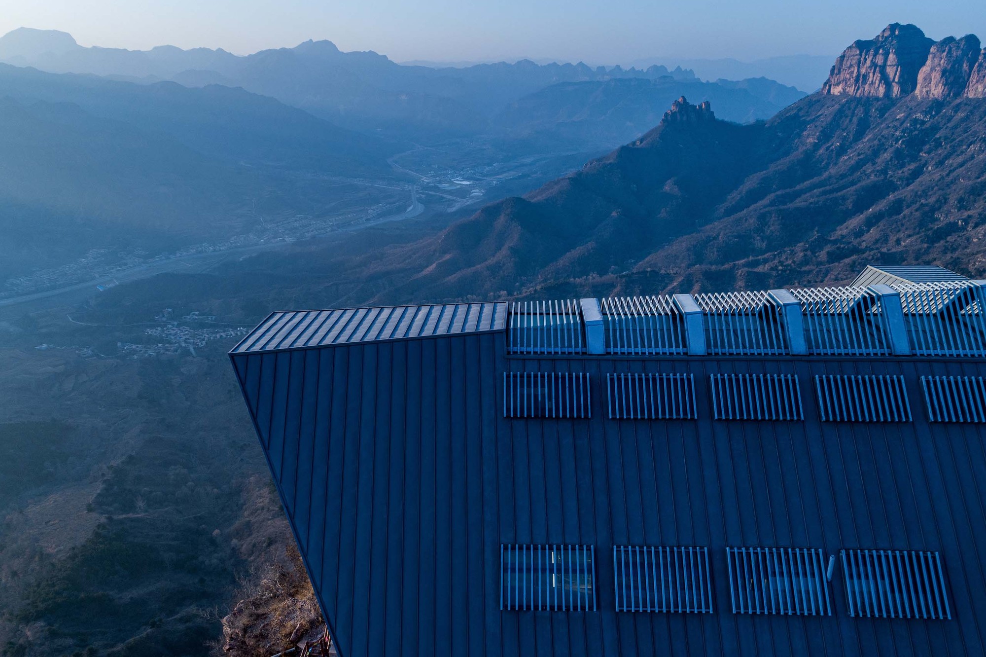 Restaurant on the Cliff / Skyland Architecture-45