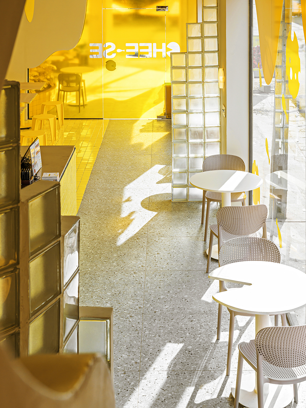 超可爱的餐厅灵感来自一层融化的奶酪 ，越南 | Designed by Ksoul Studio - 甜品店 - 餐厅LOGO-VI空间设计-全球餐饮研究所-6