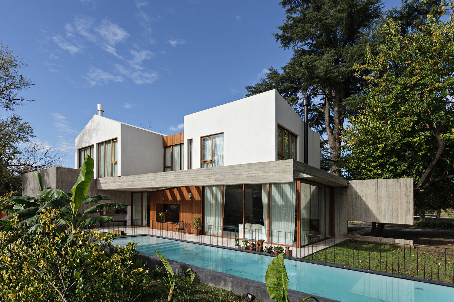 阿根廷封闭社区内的独特几何住宅-48