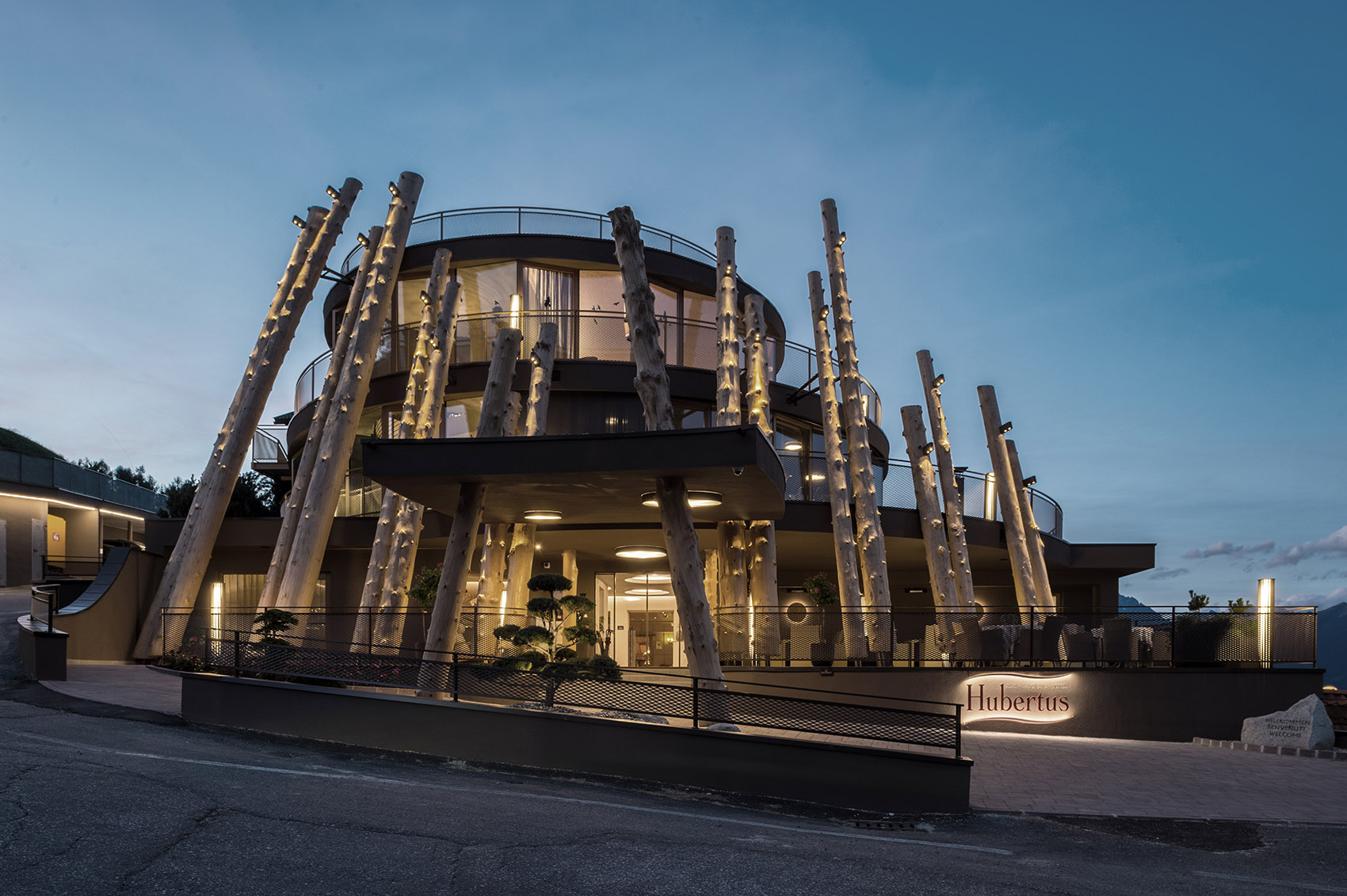 游弋于天地间 & 拥有漂浮大泳池的意大利Hubertus 酒店 / noa* -5