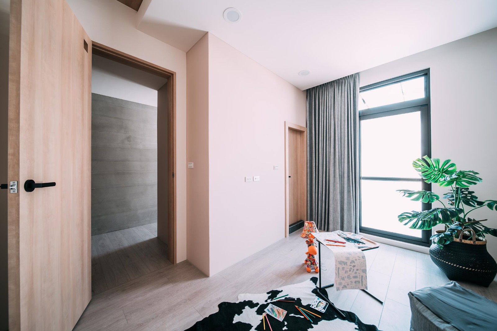 绿意盎然的家 | DIY 植物、纸飞机天花板、中岛厨房-32