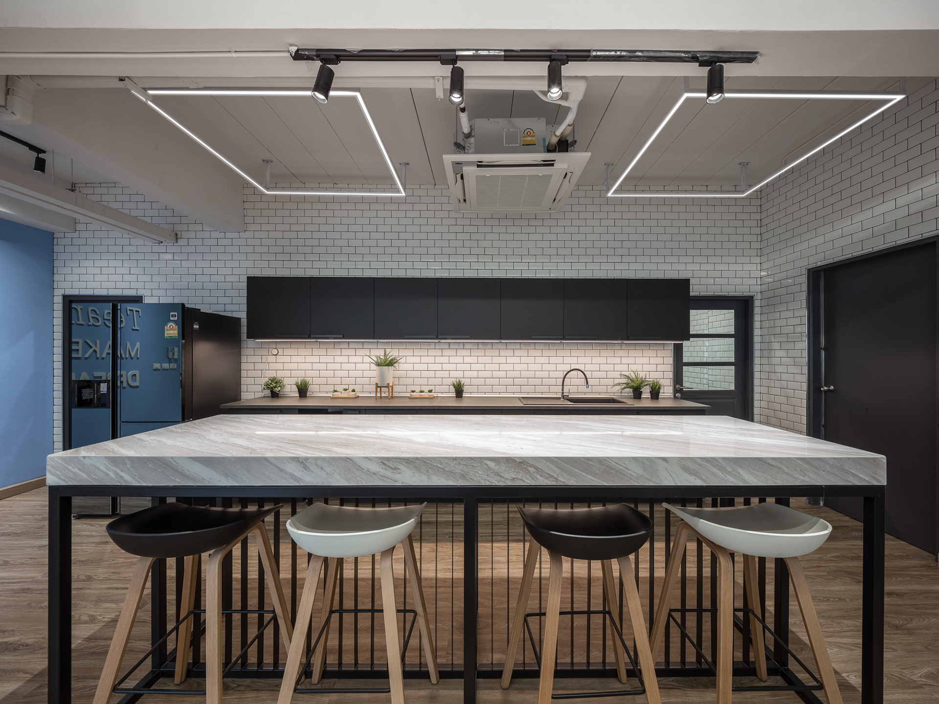 水美办公室（注：MIZUMI可能是特定名称，若有更合适的音译或意译需结合具体背景，这里暂按常见音译处理） 丨泰国曼谷丨Paveen Rojchanavisart-15