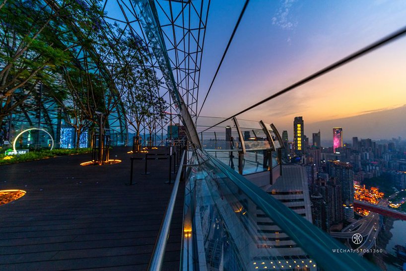 重慶新地標！橫向摩天大樓凌空出世，高達250米的水晶廊橋享受無敵視野 - WEHOUSE-1