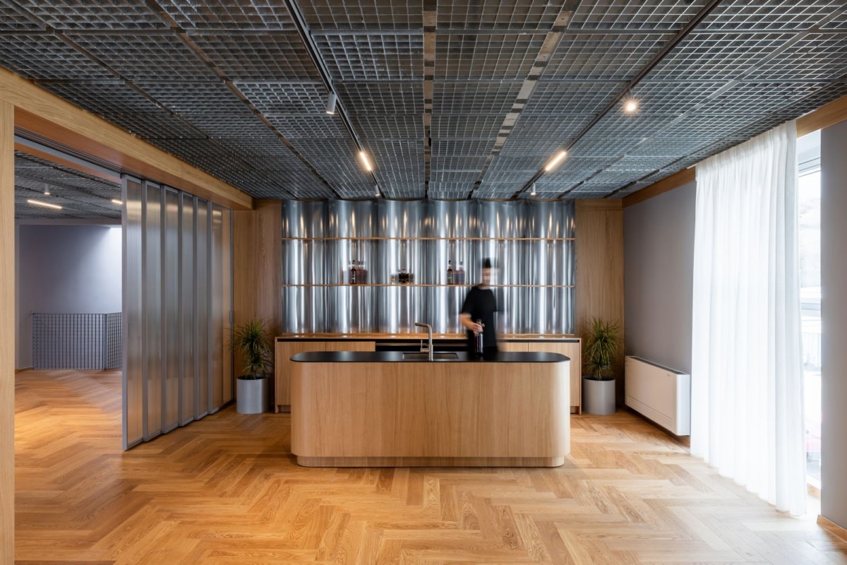 马登集团打造的M Sora办公室丨阿尔巴尼亚-26