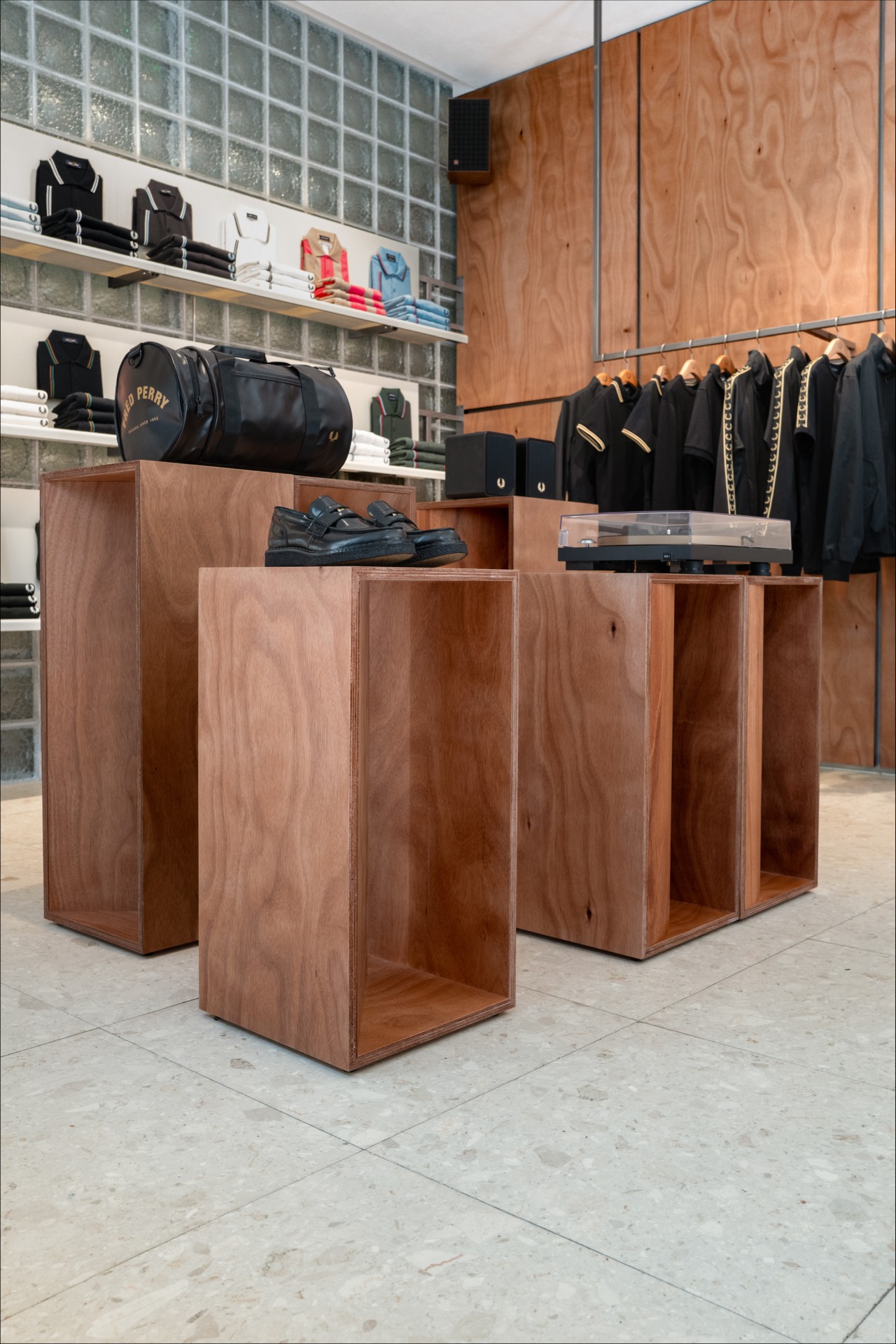 布林克沃思设计的弗雷德·佩里专卖店丨英国伦敦-11