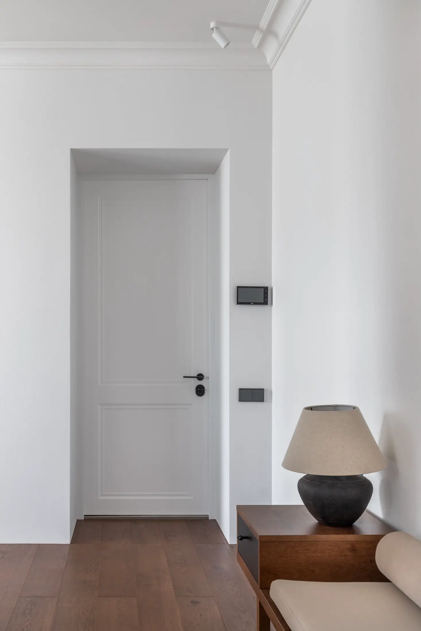 Minsk 市中心 65m2 极简公寓 | 历史与现代的完美结合-10