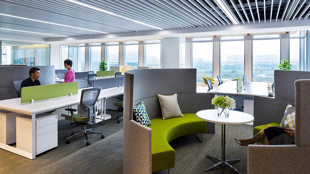 玻璃幕墙中的活力办公空间-9