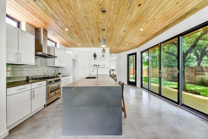 奥斯汀“侧台阶屋”融入环境,保护树木,打造室内外一体化空间-16