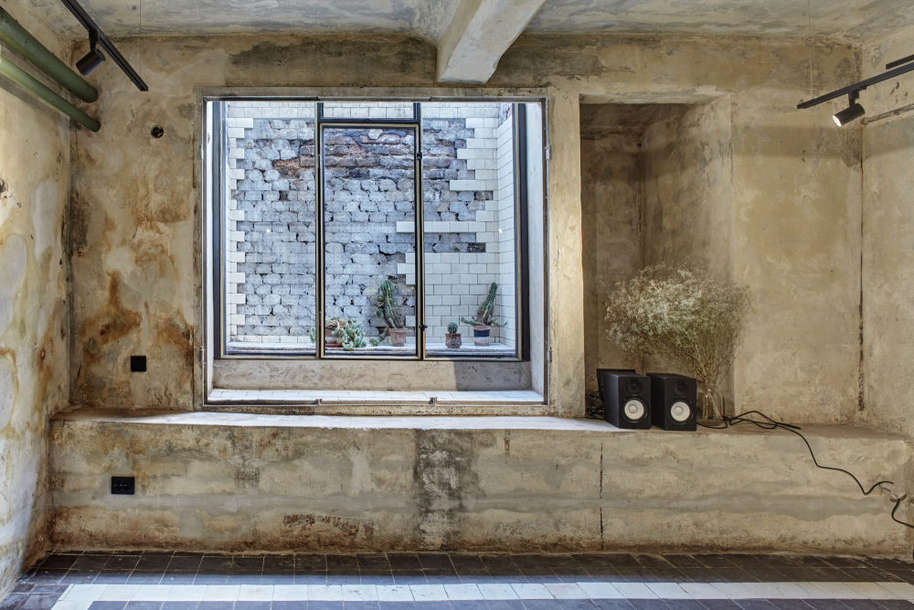 乌克兰利沃夫 Radio Garage 实验画廊改造-51