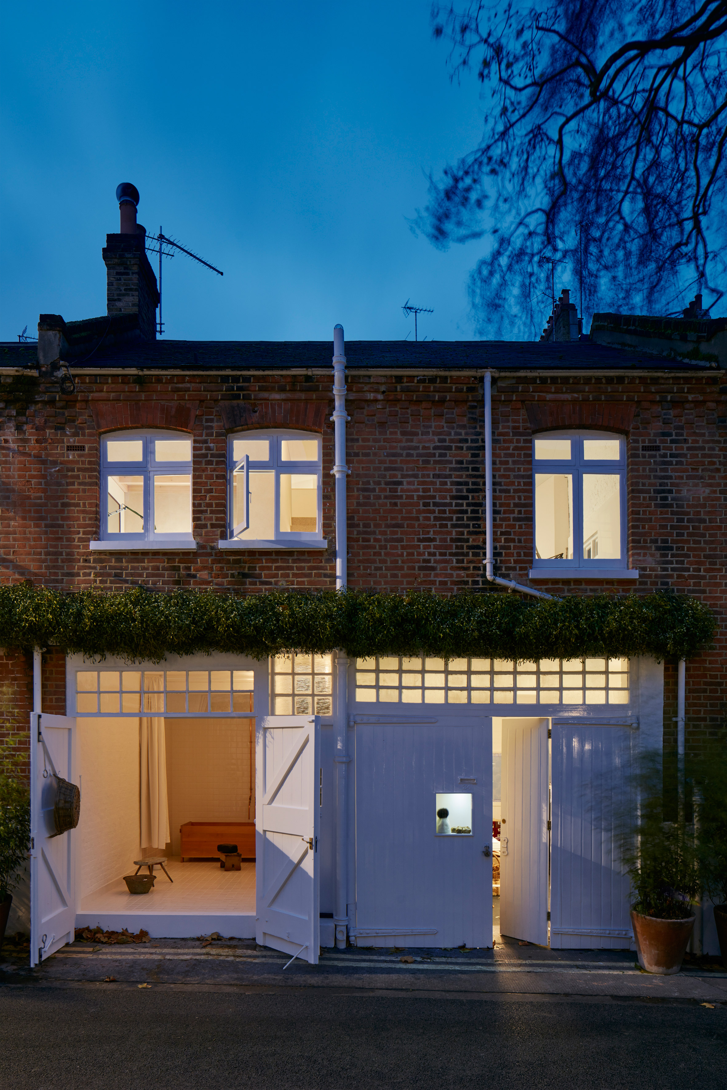 Jonathan Tuckey slots home and boutique into Knightsbridge mews-2
