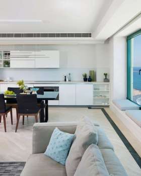 V Apartment Maya Sheinberger