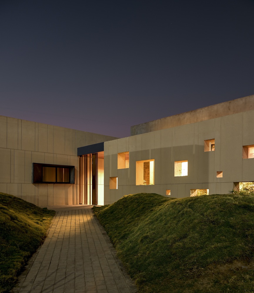 几堵墙和一间屋顶办公室丨inpractice-22