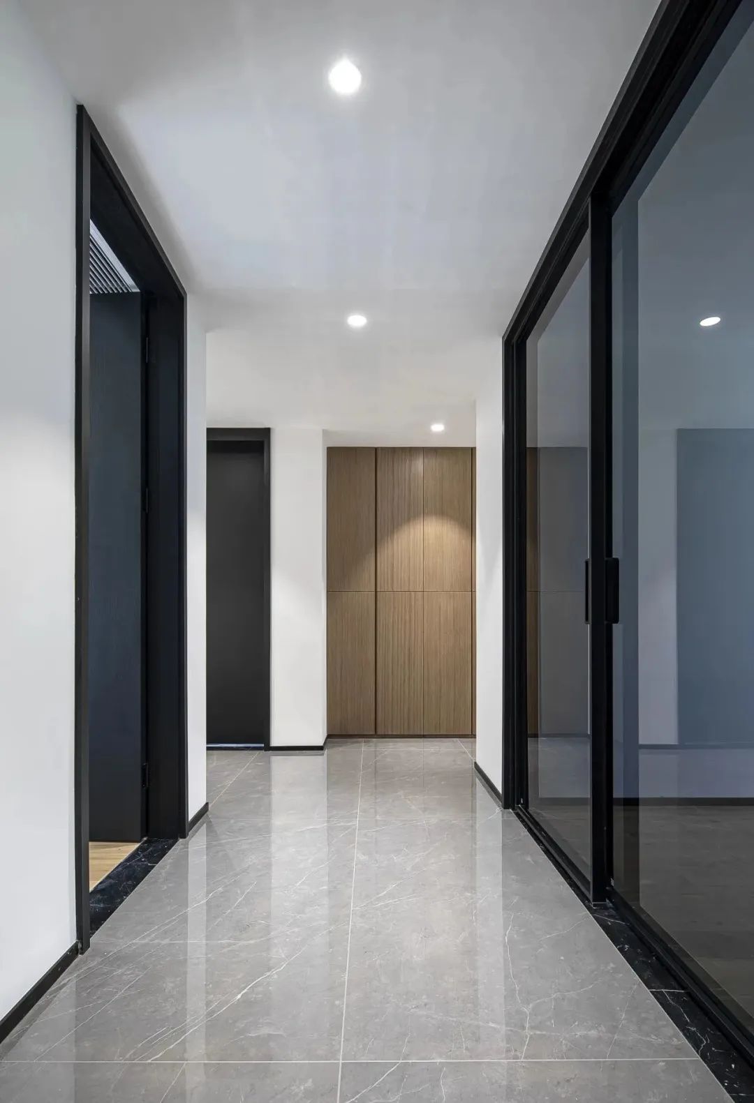 红与黑的碰撞 · 合肥万科时代之光住宅设计丨中国合肥丨黑白灰空间设计-35