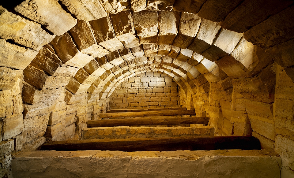 西班牙 Piedra 大楼翻新 | 纯手工石砌艺术的现代诠释-13