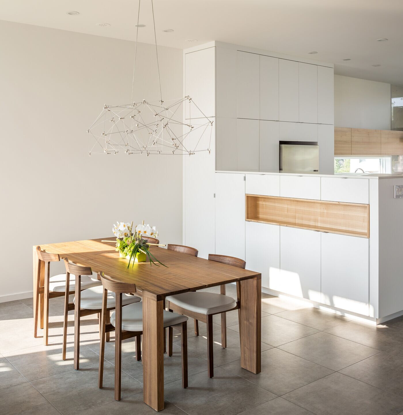 极简风格的大宅设计 | 流畅空间与自然元素的完美融合-24