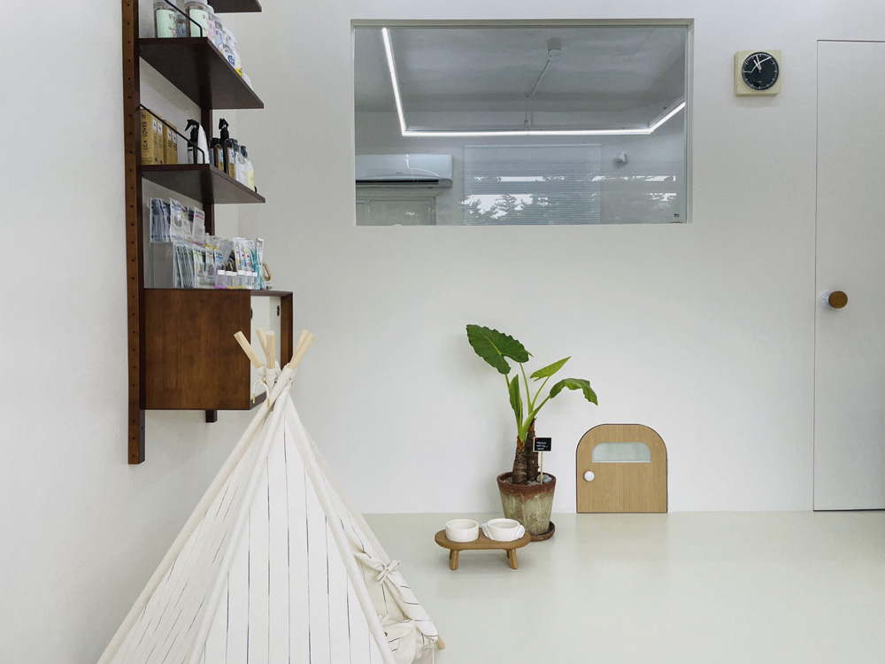 白色简约美容沙龙设计，展现极致舒适体验-4