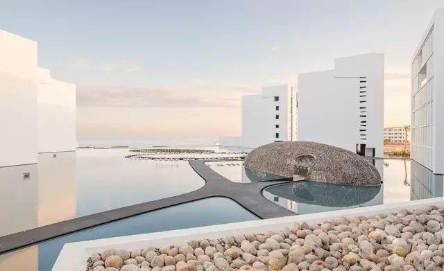 开了灯后，这家性冷淡风的酒店美爆了!-17