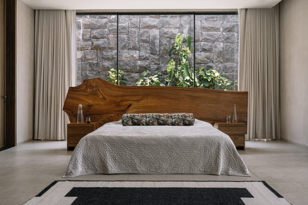 盖亚

注：GAIA在天文学等领域常指盖亚，它既是希腊神话中的大地女神名，也被用于命名欧洲空间局的天体测量卫星等 丨印度丨FADD Studio-33