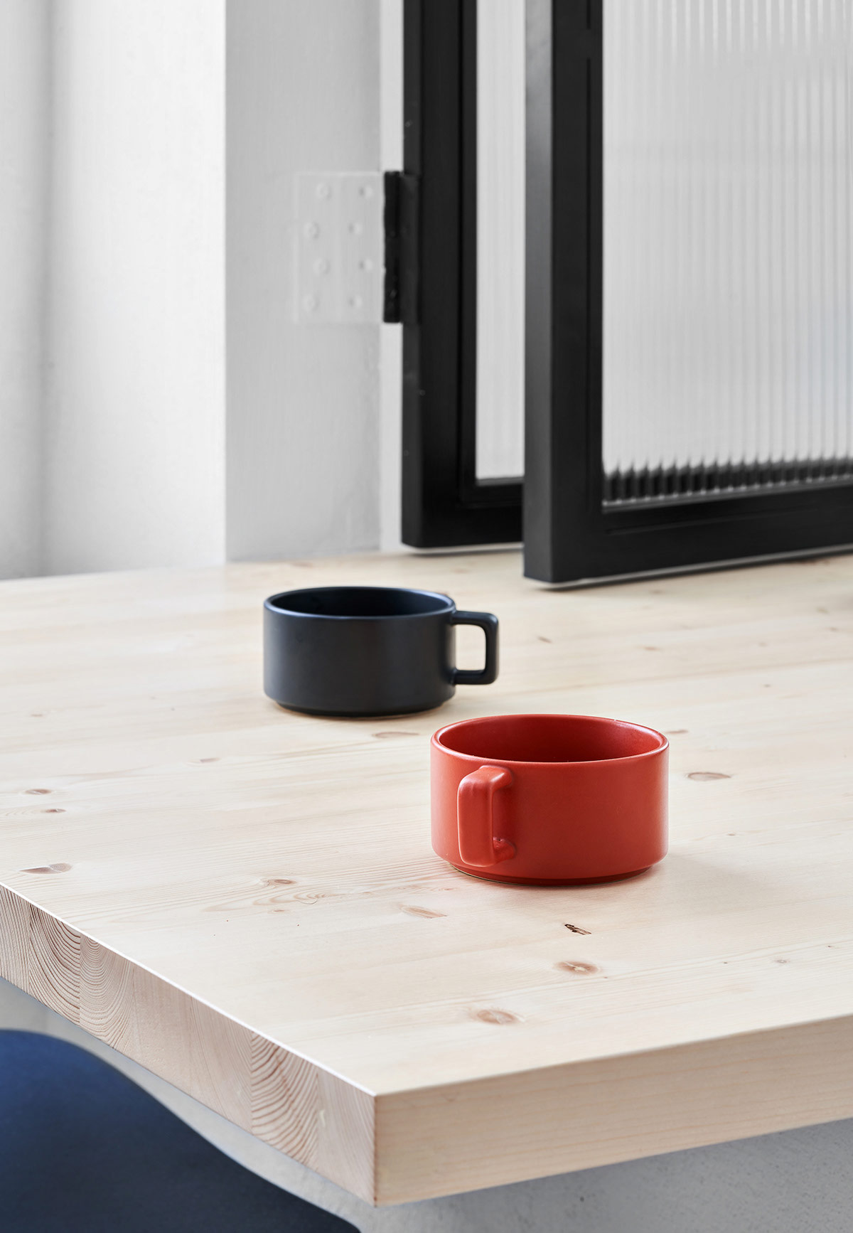 Модерен, интелигентен интериор в малък апартамент под 40 кв.м.-33