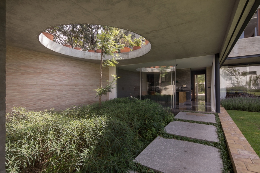 墨西哥 Casa Puebla 现代住宅 | 融入自然的室内生活-12