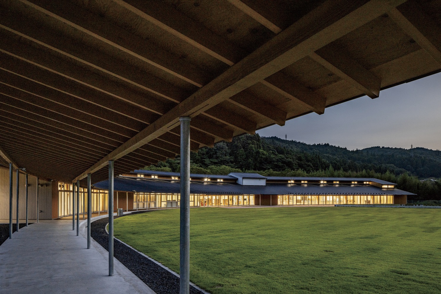 自然环抱的儿童友好型中学丨MIKAMI Architects-18