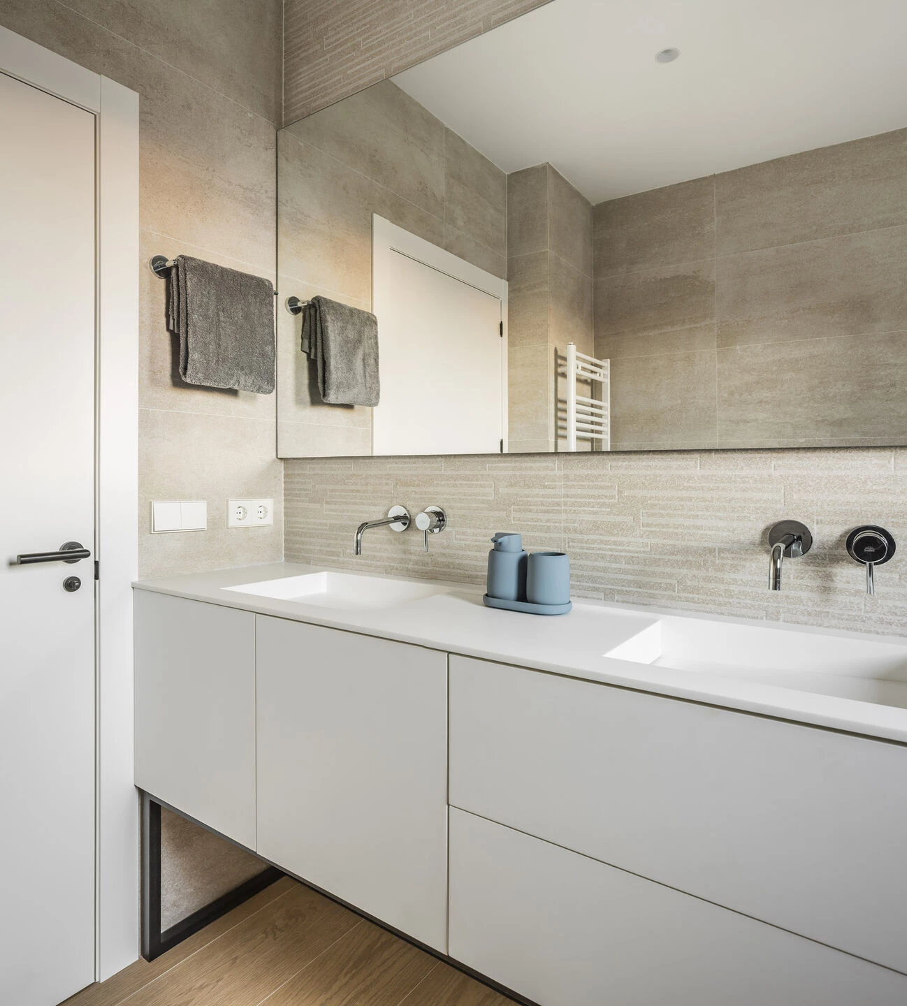 西班牙 Godella 简约现代别墅设计-44