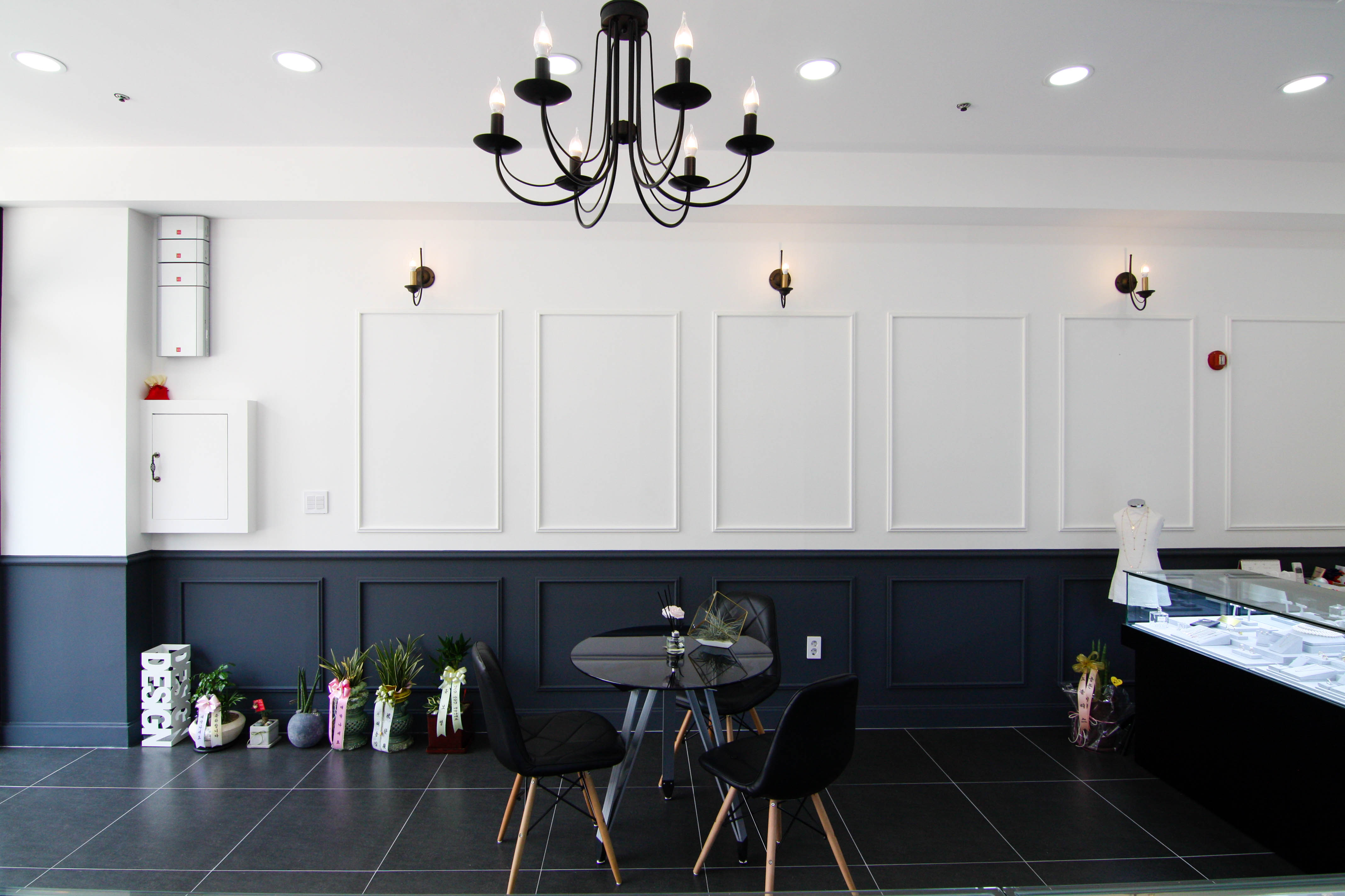 现代简约风婚庆珠宝店设计-12