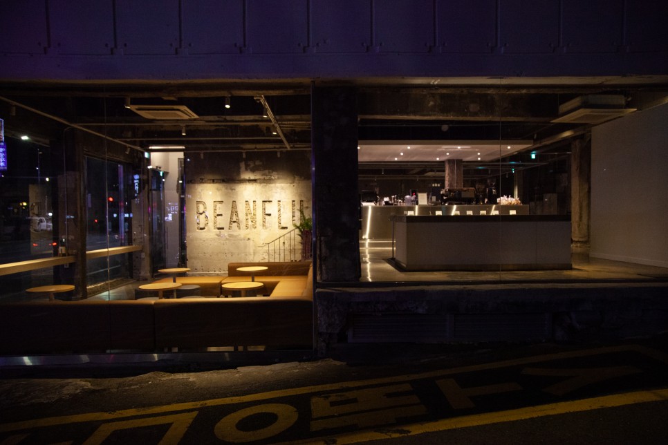 现代工业风 | 300 平米大型咖啡厅设计-21