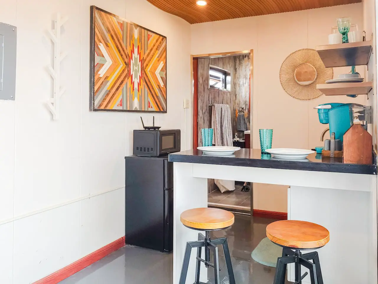 新墨西哥沙漠集装箱住宅 | 钢制外表与精致内饰的完美结合-4