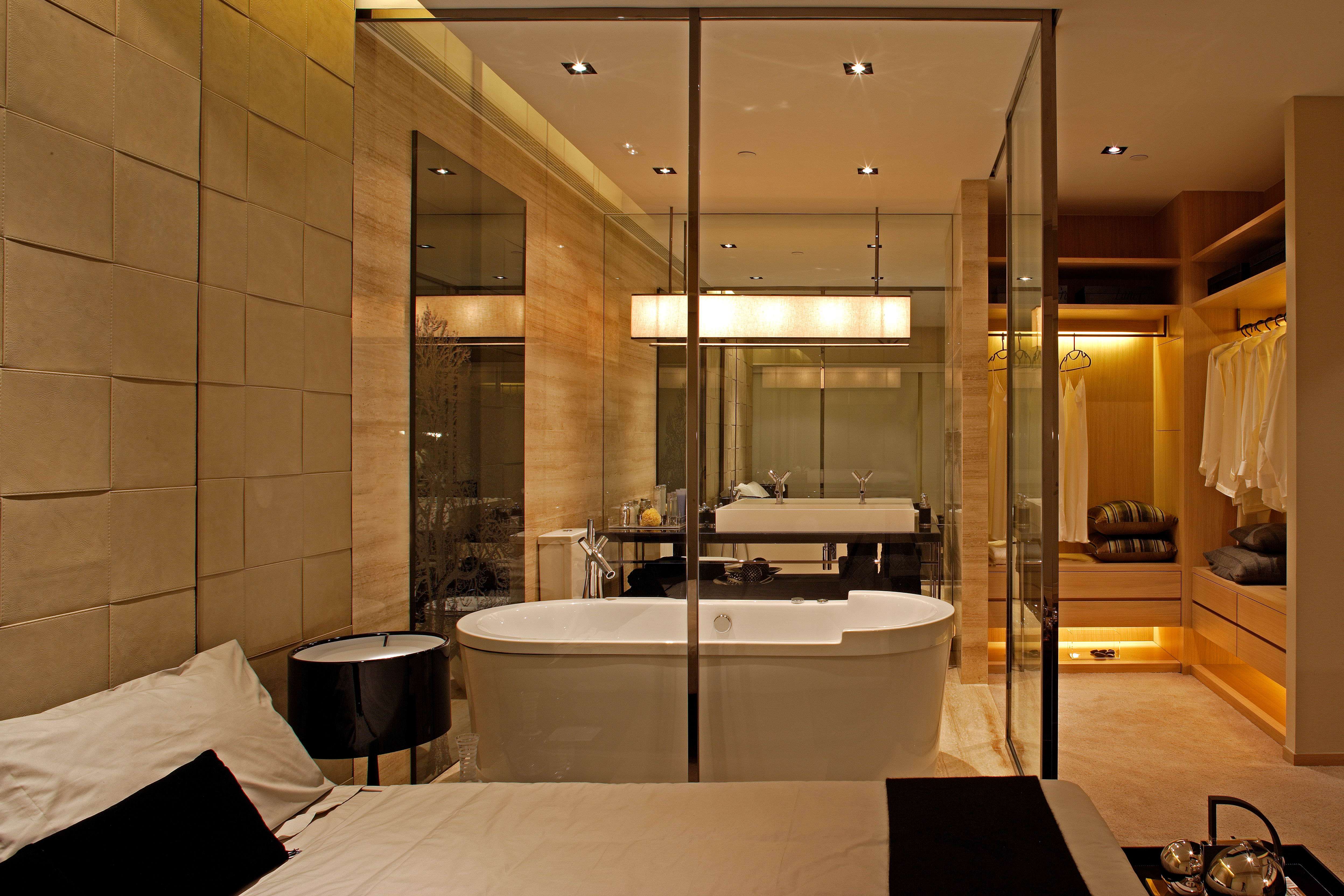 Centre Stage 梁志天-34