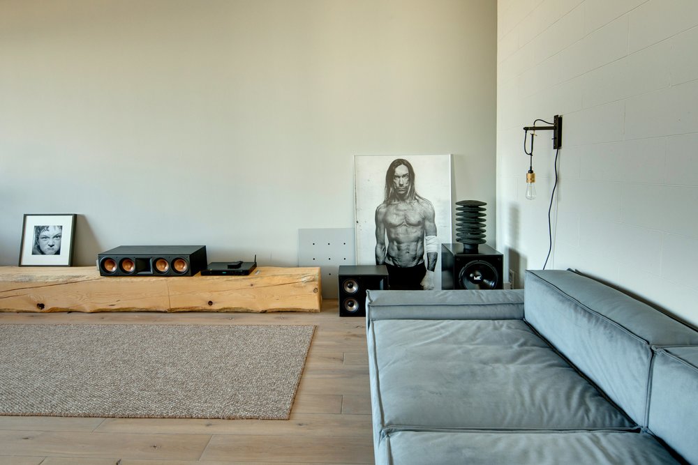 基辅工业风公寓 | 现代与原始的完美融合-9