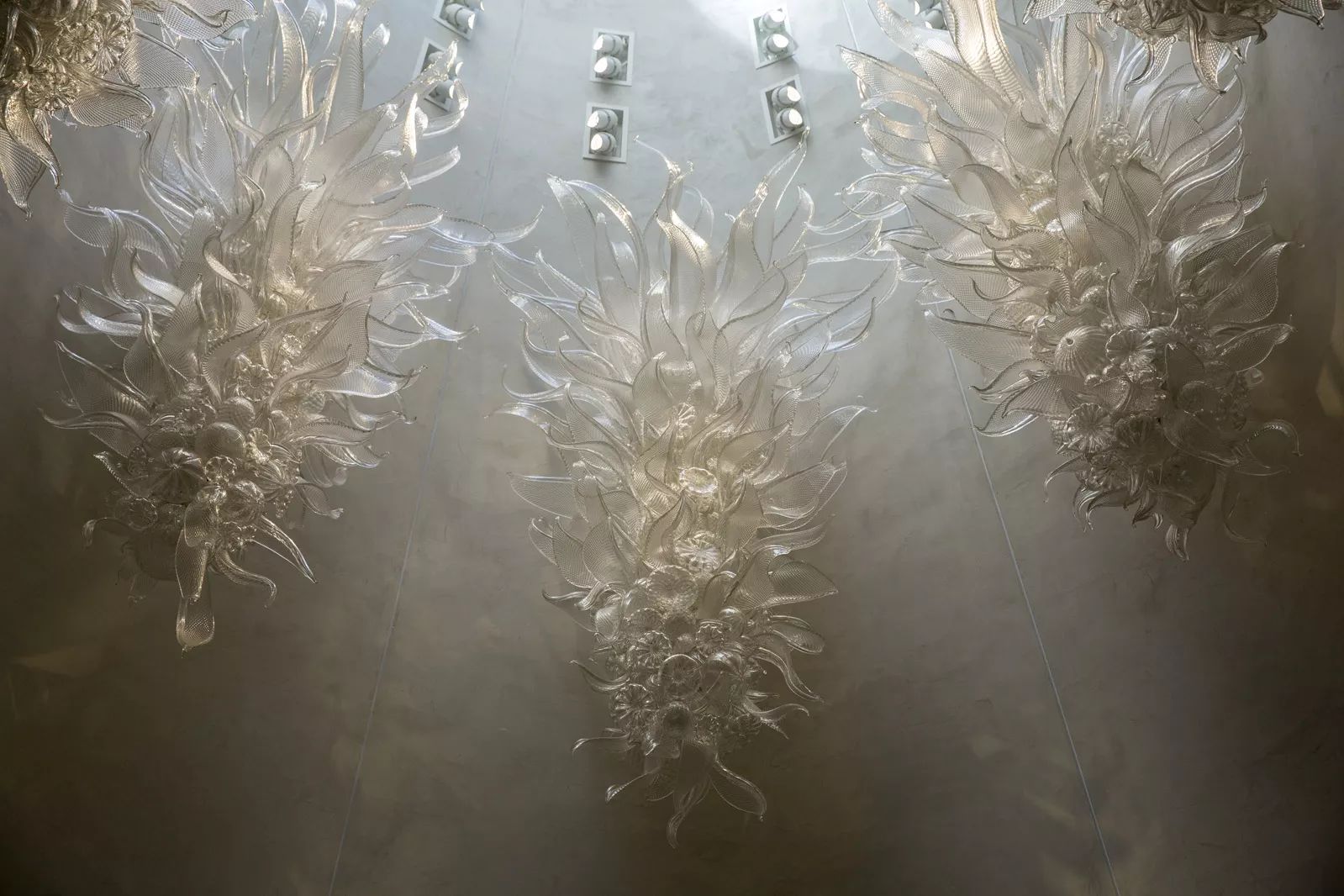 梦幻般的光与色彩 | Dale Chihuly 的玻璃艺术世界-33