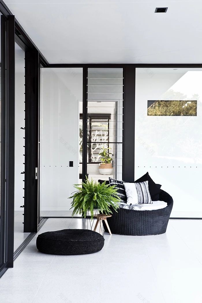 Sarah Waller 自然美学之作——简约大气现代别墅-25