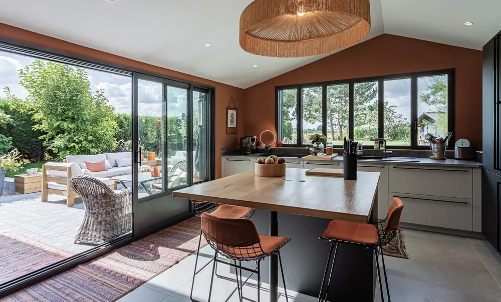 色彩墙纸打造温馨当代家居-9