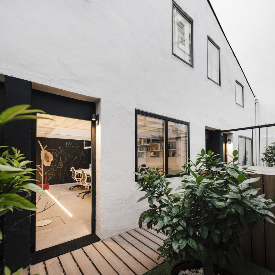 西班牙废弃仓库变身创意办公区丨RuizEsquíroz-12