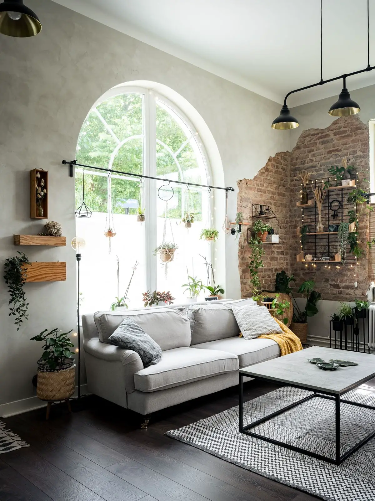 瑞典 80m2 工业风公寓 | 旧时面包店的优雅新生-2