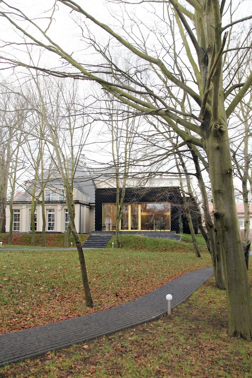 波兰历史建筑中的现代酒店设计-14