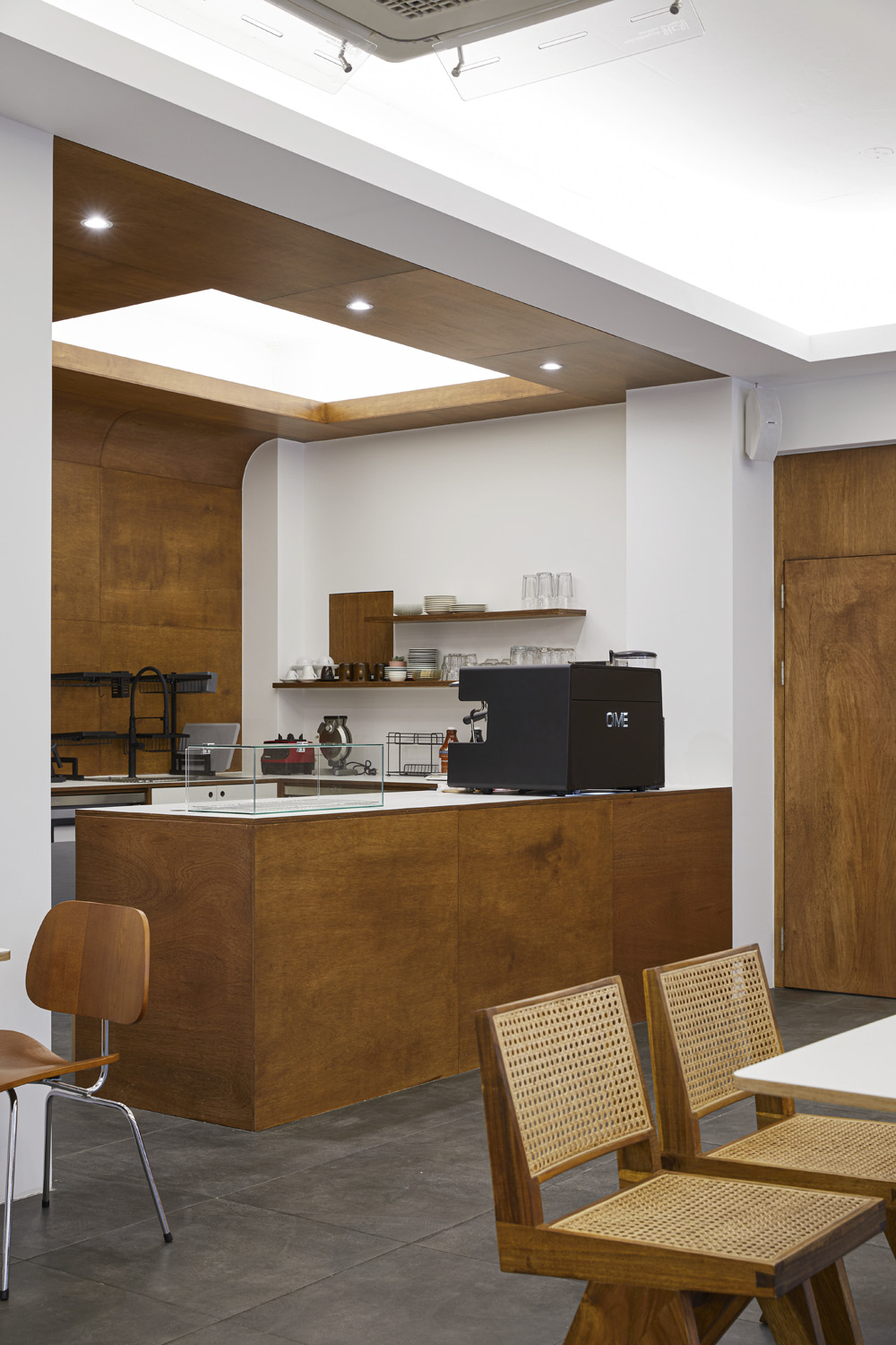 20 平米温馨咖啡馆设计，简约风格的魅力-10