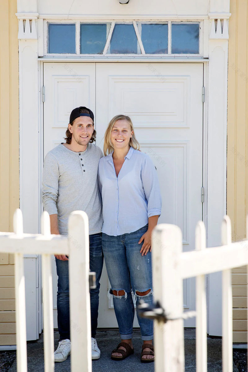 瑞典乡村小店改造的明亮温馨夏日小屋-4