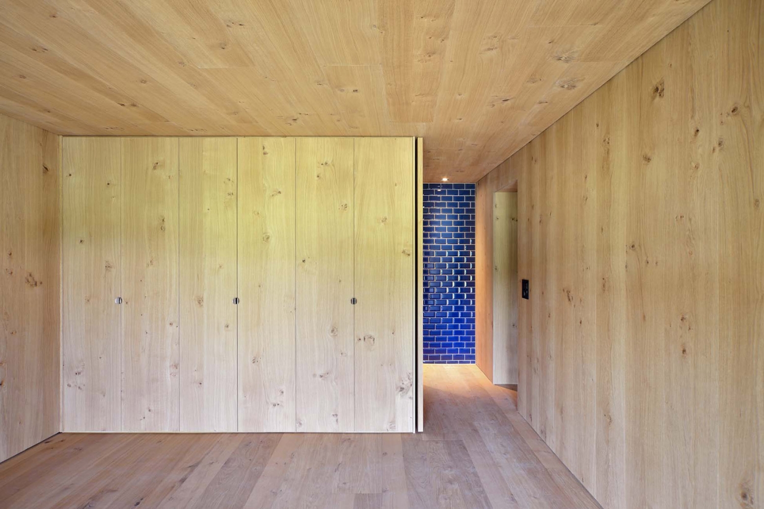 瑞士中世纪小镇新宅 | 传统与现代的完美融合-47