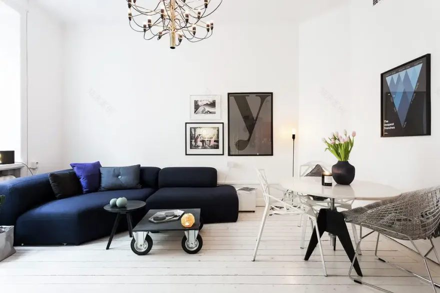 红 SMEG 厨房,温馨两居室的亮点-4