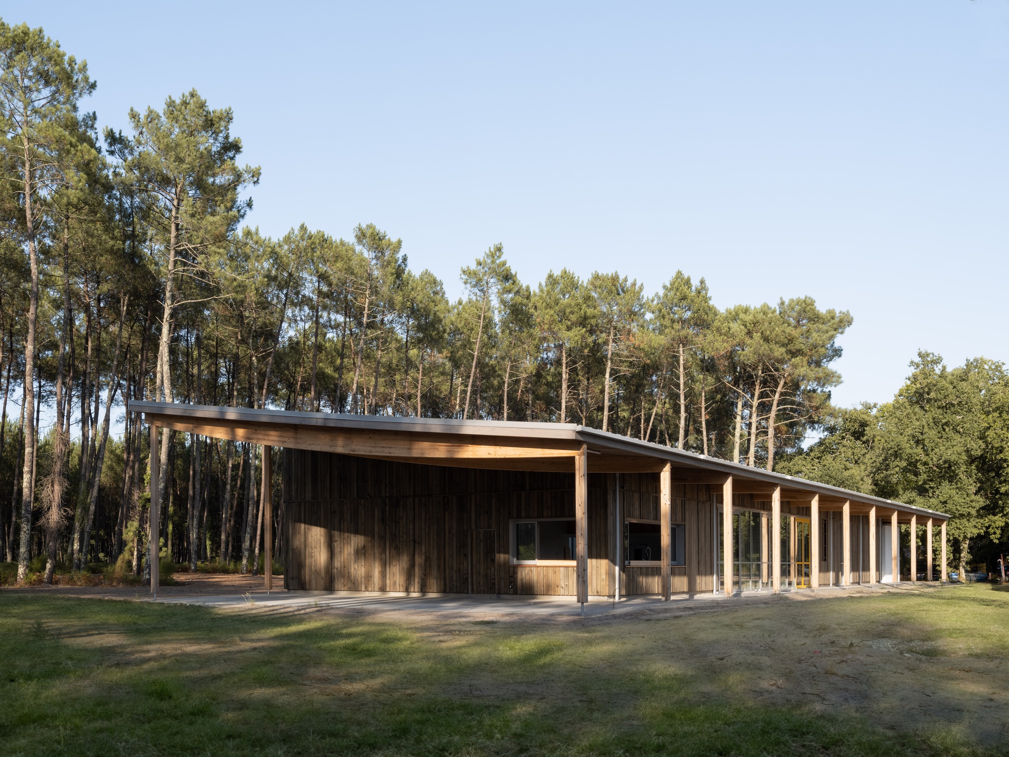 La Pinede Elementary School and Multi-Purpose Hall / ZW/A zweyacker & associés-15