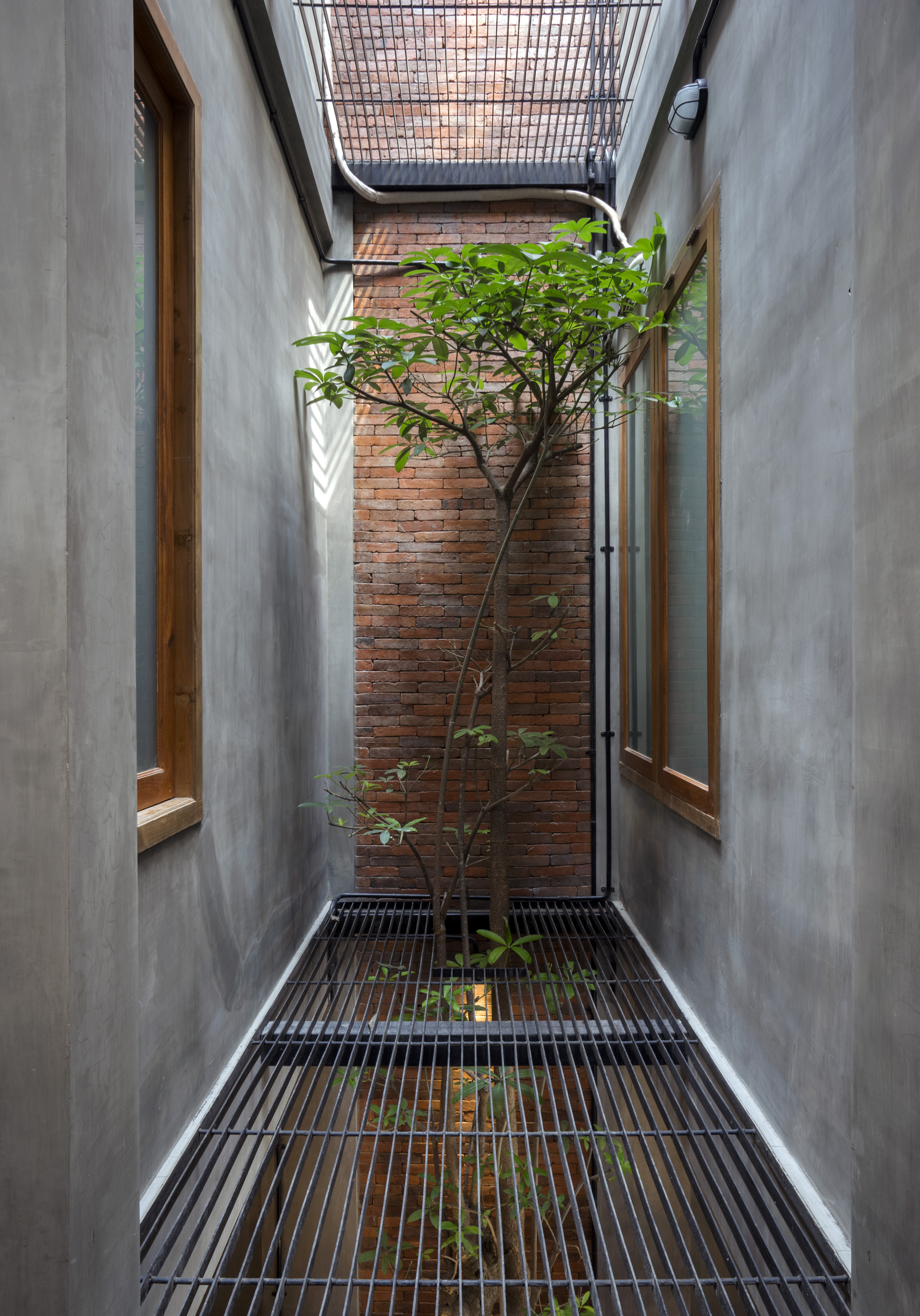 Permeable Junction Boarding House / Andyrahman Architect-26