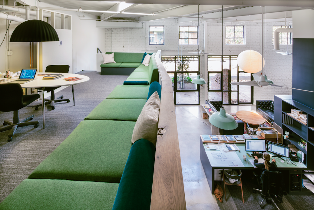 旧仓库变身创意办公空间-11