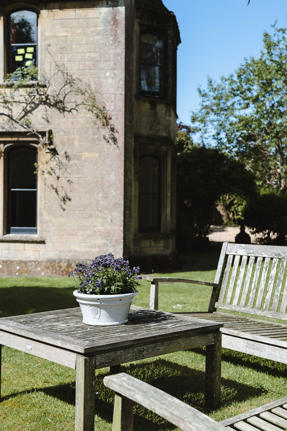 英格兰 19 世纪哥特式石屋，穿越时空的浪漫居住体验-30