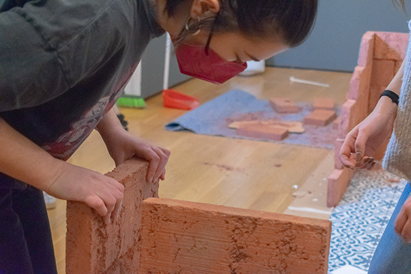 回声,一座城市的反射(注:refle·os推测应为reflejos,西班牙语反射、反响之意) -66