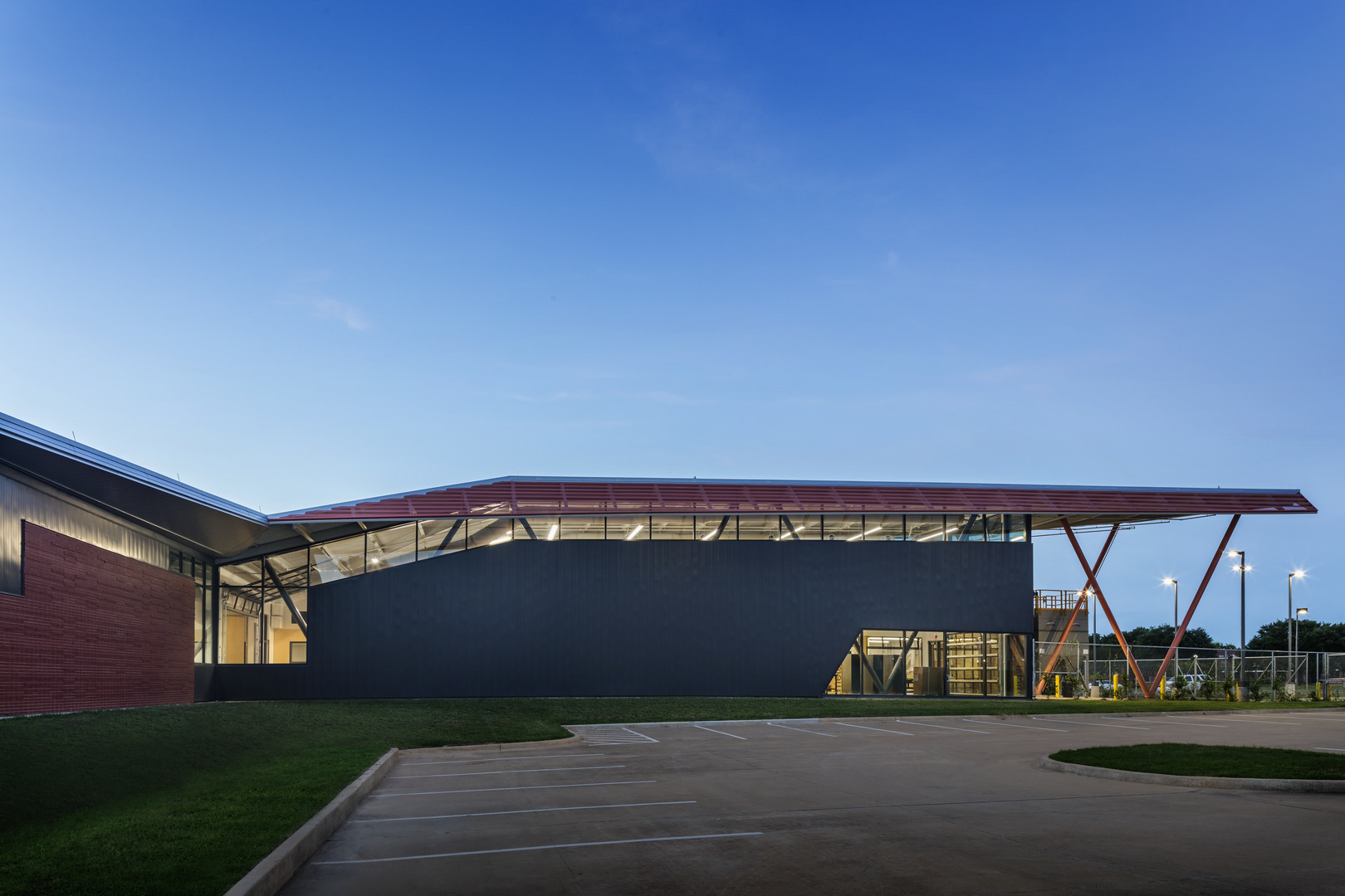 Prairie View A&M University Fabrication Center  / Kirksey Architecture-14